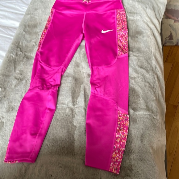Nike Pants - Nike cropped running tights